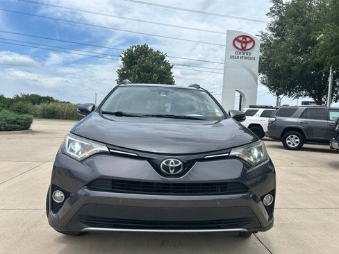Used 2017 Toyota RAV4 XLE AWD/4WD image 2
