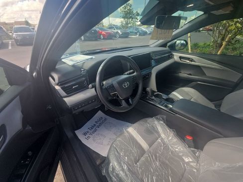 Used 2025 Toyota Camry SE image 12