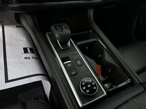 Used 2022 Nissan Pathfinder SL w/ SL Premium Package image 24