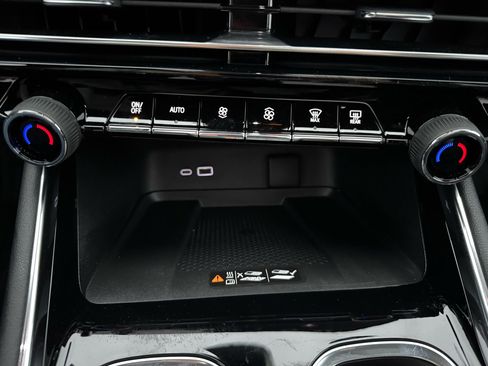 Used 2025 Chevrolet Traverse Z71 w/ Enhanced Driving Package image 28