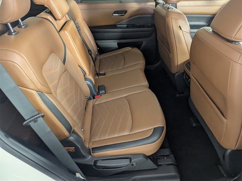 Used 2022 Nissan Pathfinder Platinum w/ Cargo Package image 33