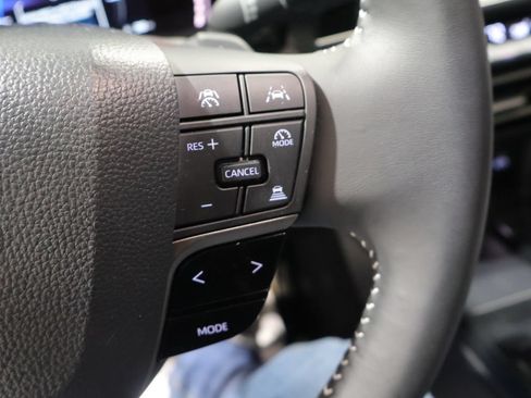 Used 2025 Toyota Camry SE AWD/4WD image 33