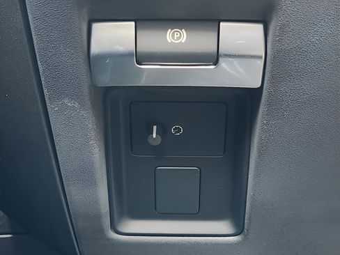 Used 2025 Land Rover Defender 110 X image 19