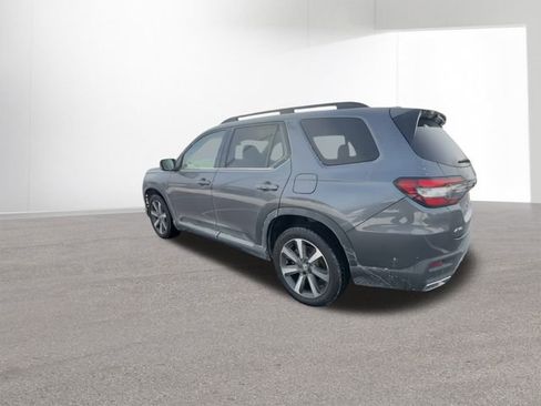 Used 2023 Honda Pilot Touring image 6