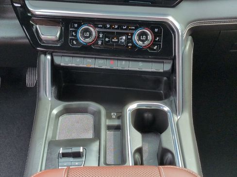 Used 2024 GMC Sierra 2500 Denali Ultimate image 19