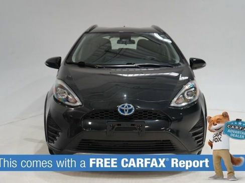 Used 2019 Toyota Prius C L image 2