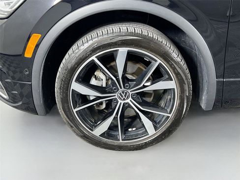 Used 2024 Volkswagen Tiguan SEL R-Line image 29