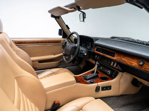 Used 1990 Jaguar XJS V12 Convertible RWD image 12