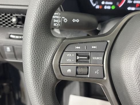 Used 2025 Honda CR-V LX image 26