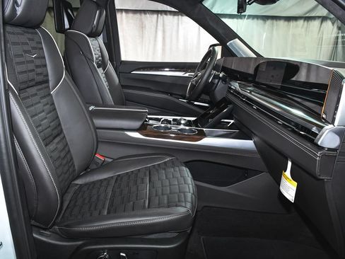 Used 2026 Cadillac Escalade ESV Platinum Sport w/ LPO, ONYX Package AWD/4WD image 62