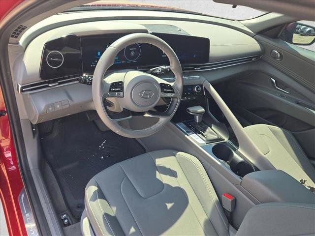 Used 2024 Hyundai Elantra SEL w/ Convenience Package FWD image 10