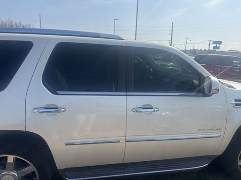 Used 2009 Cadillac Escalade 2WD image 4
