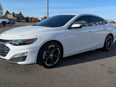 Used 2022 Chevrolet Malibu LT image 3