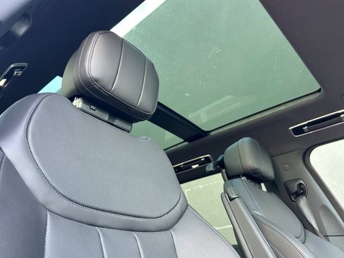 New 2026 Land Rover Range Rover Long Wheelbase SE image 24