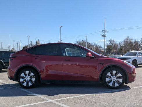 Used 2022 Tesla Model Y Long Range image 4