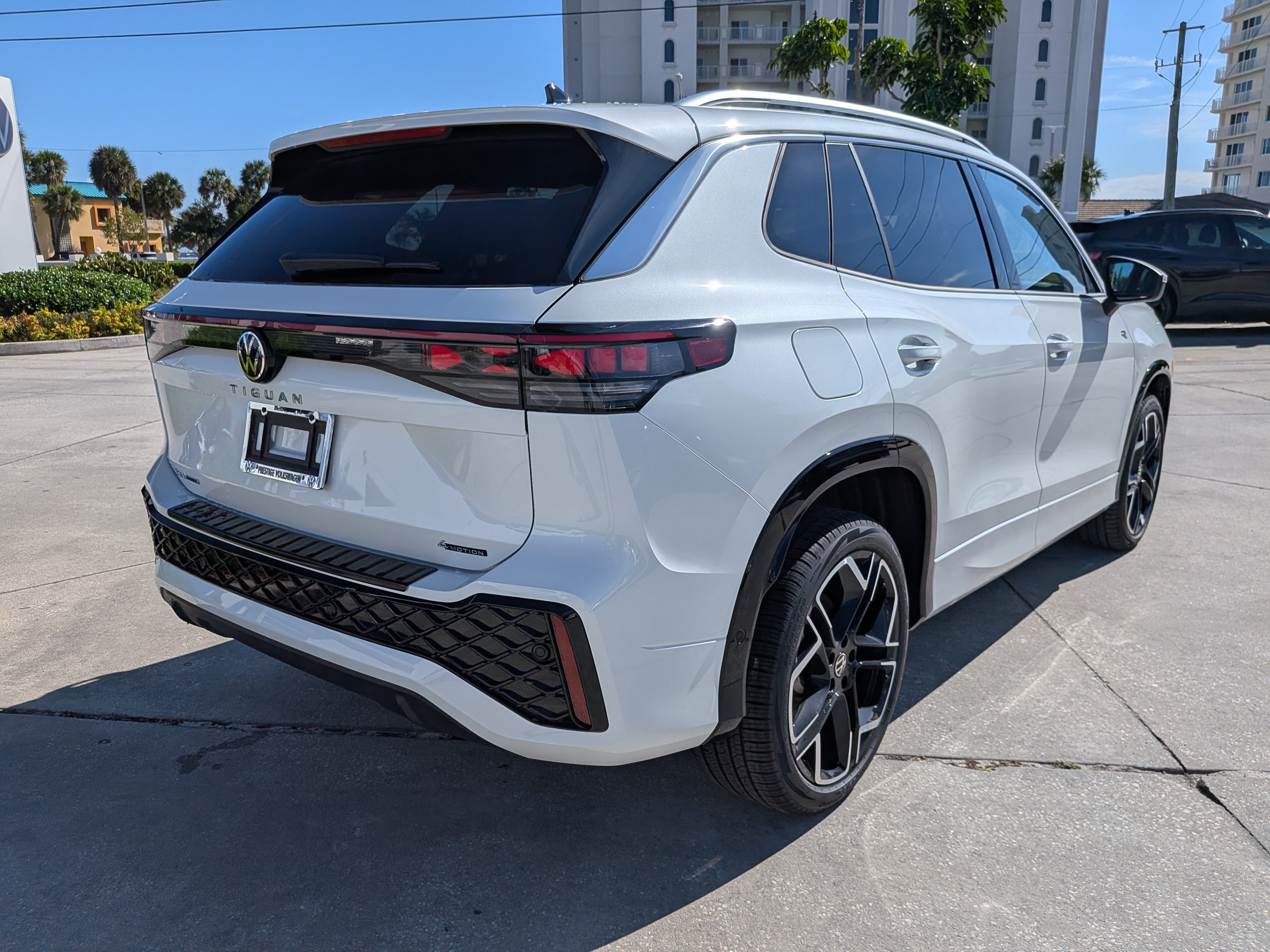 New 2026 Volkswagen Tiguan SEL R-Line AWD/4WD image 3