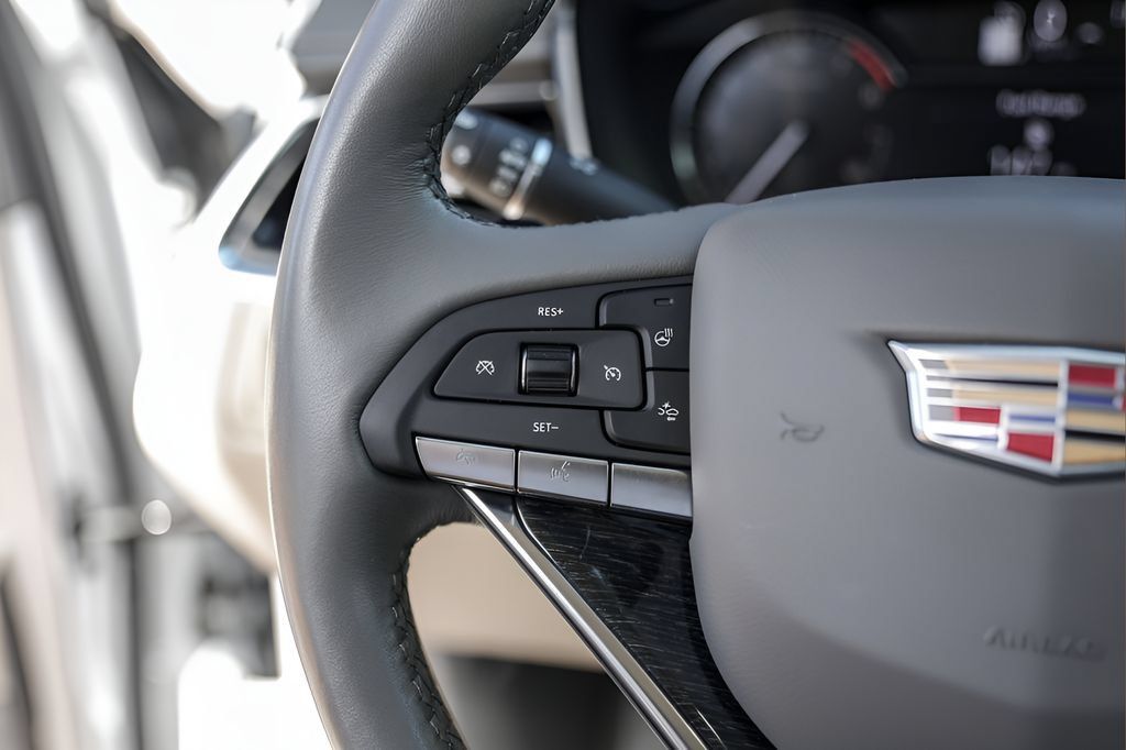 Used 2023 Cadillac XT6 Premium Luxury FWD image 14