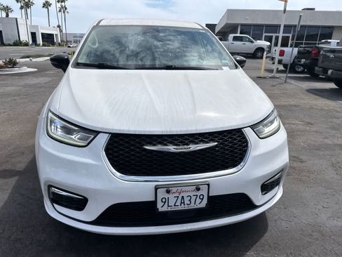 Used 2024 Chrysler Pacifica Limited FWD image 4