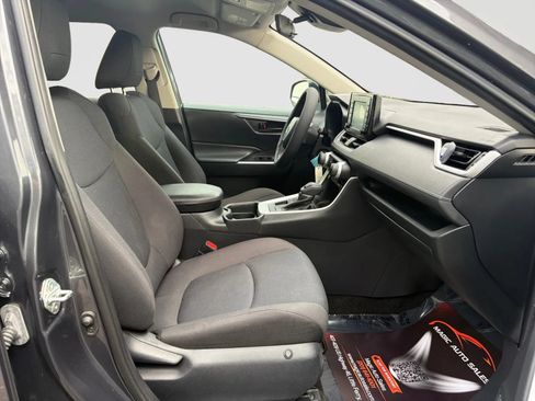 Used 2019 Toyota RAV4 LE w/ All Weather Liner Package AWD/4WD image 20