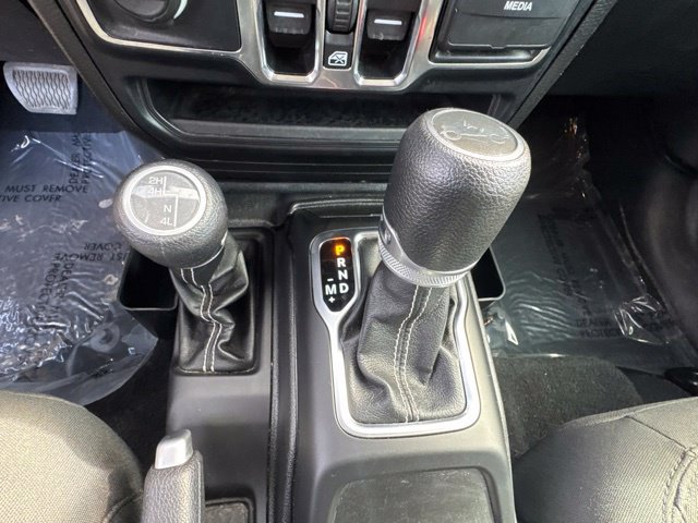 Used 2019 Jeep Wrangler Unlimited Sahara AWD/4WD image 24