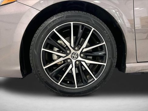 Used 2024 Toyota Camry SE w/ Convenience Package FWD image 10