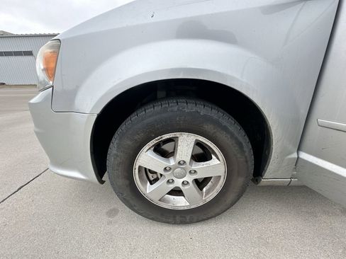 Used 2012 Dodge Grand Caravan SXT image 28