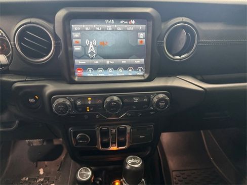 Used 2018 Jeep Wrangler Unlimited Sahara w/ Uconnect 4C Nav & Sound Group image 5