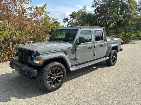 Used 2022 Jeep Gladiator Sport AWD/4WD image 2