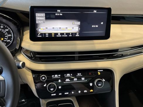 Certified 2025 INFINITI QX60 Pure image 12