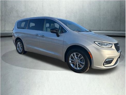 New 2026 Chrysler Pacifica Select AWD/4WD image 7