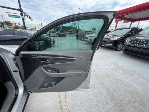 Used 2018 Chevrolet Impala LT FWD image 12