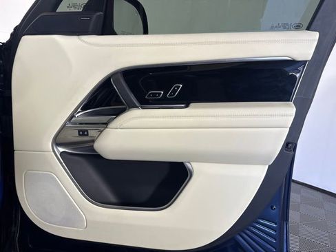 Used 2023 Land Rover Range Rover SE image 17