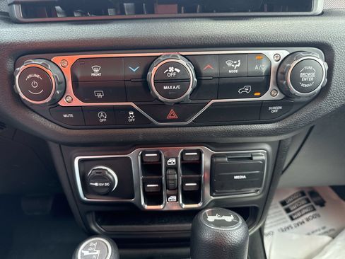 Used 2025 Jeep Wrangler Unlimited Sport AWD/4WD image 16