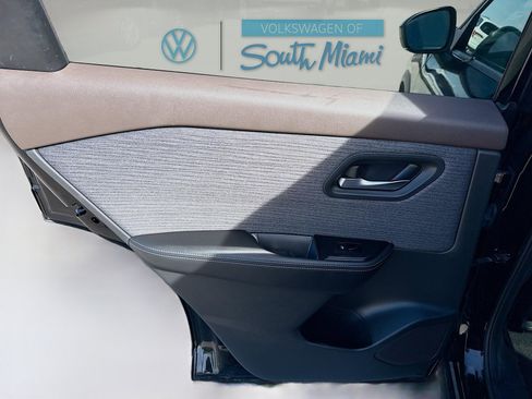 Used 2023 Nissan Rogue SV image 25