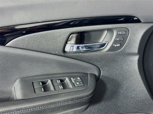 Used 2016 Honda Pilot Touring image 18