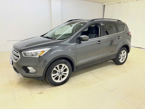 Used 2017 Ford Escape SE w/ Equipment Group 201A image 1
