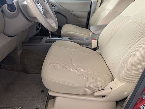 Used 2015 Nissan Frontier SV image 12