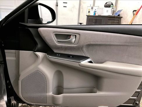 Used 2017 Toyota Camry XSE w/ Moonroof Package FWD image 23