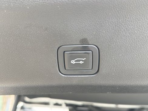 Used 2024 Cadillac Escalade Premium Luxury Platinum w/ Heavy-Duty Trailer Package image 19