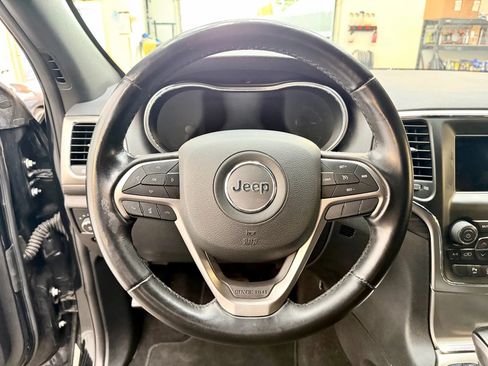 Used 2021 Jeep Grand Cherokee Laredo AWD/4WD image 14