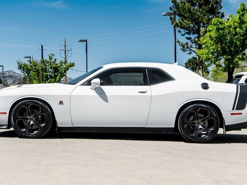 Used 2018 Dodge Challenger R/T Scat Pack w/ Leather Interior Group RWD image 3