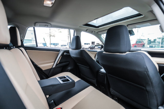 Used 2017 Toyota RAV4 XLE AWD/4WD image 62