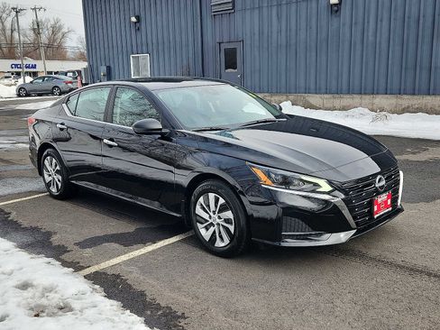 Certified 2025 Nissan Altima 2.5 S image 3