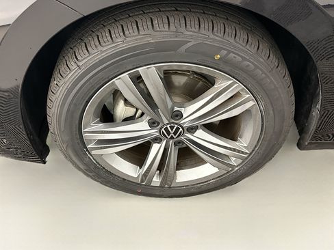 Used 2024 Volkswagen Jetta SE FWD image 11