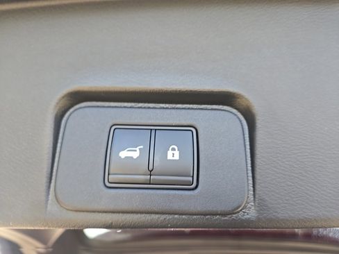 Used 2021 Nissan Rogue SV w/ Premium Package image 39