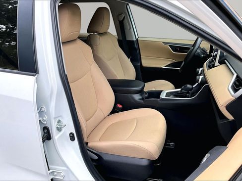 Certified 2023 Toyota RAV4 LE FWD image 9