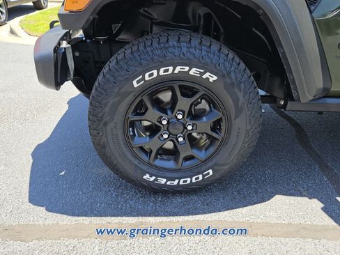 Used 2021 Jeep Wrangler Sport AWD/4WD image 9