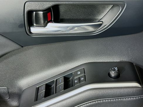Used 2022 Toyota Highlander XLE FWD image 14