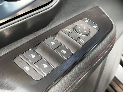 Used 2026 Nissan Kicks SR AWD/4WD image 14