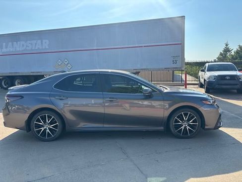 Used 2024 Toyota Camry SE FWD image 4